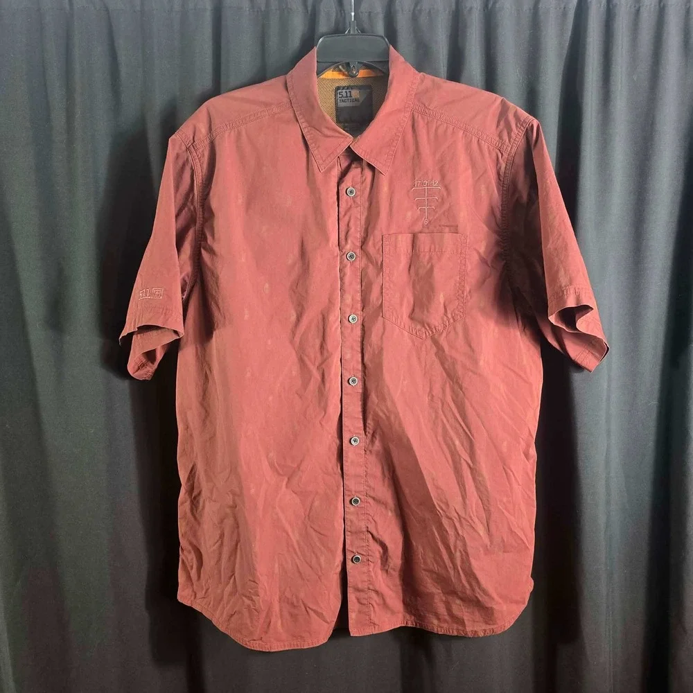 5.11 Tactical Mens Large Maroon Pineapple Print Short Sleeve Button Up Shirt - Picture 1 of 7